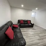 Cozy Two Bedroom Guest Basement Suite In Nw
