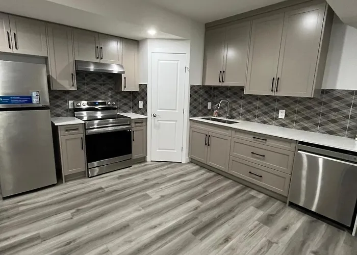 Cozy Two Bedroom Guest Basement Suite In Nw
