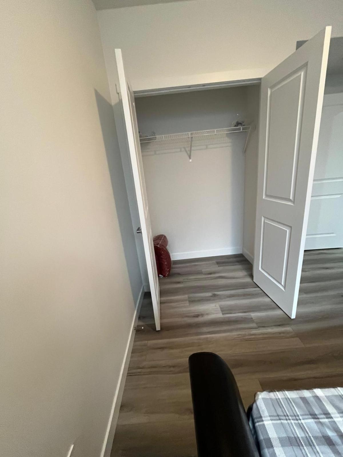 Cozy Two Bedroom Guest Basement In Nw Calgary