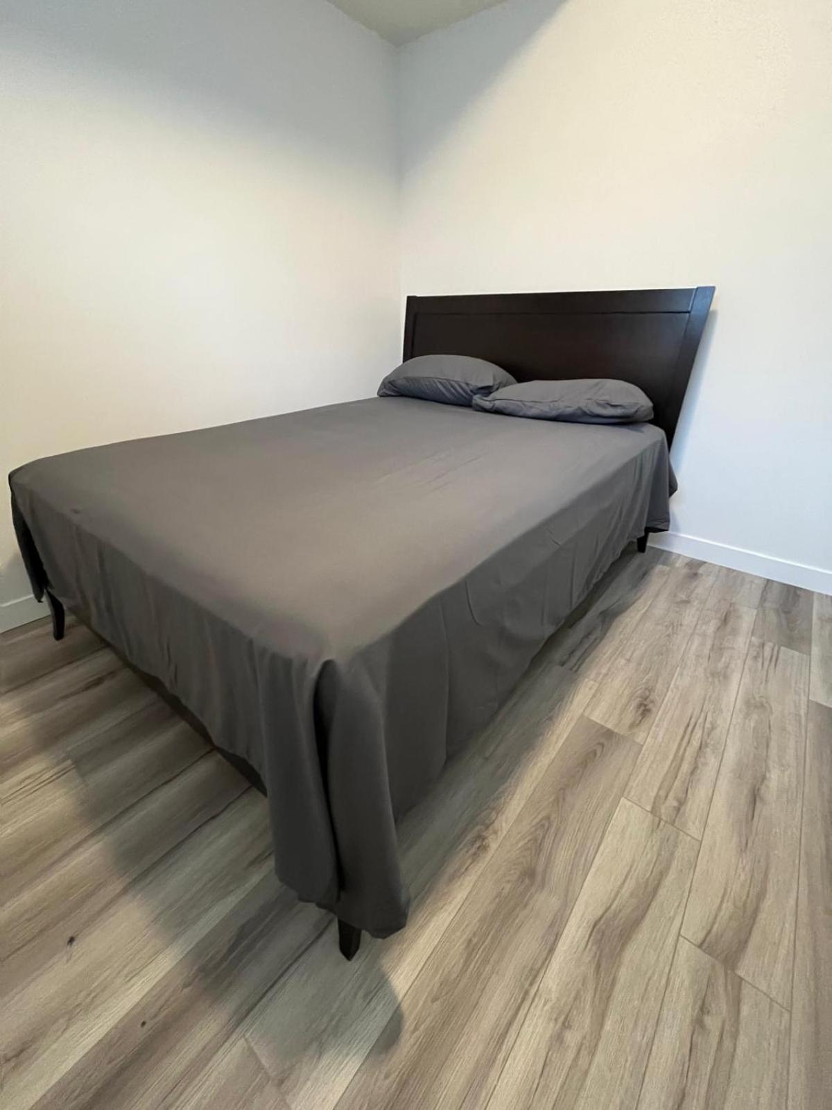 Cozy Two Bedroom Guest Basement In Nw *