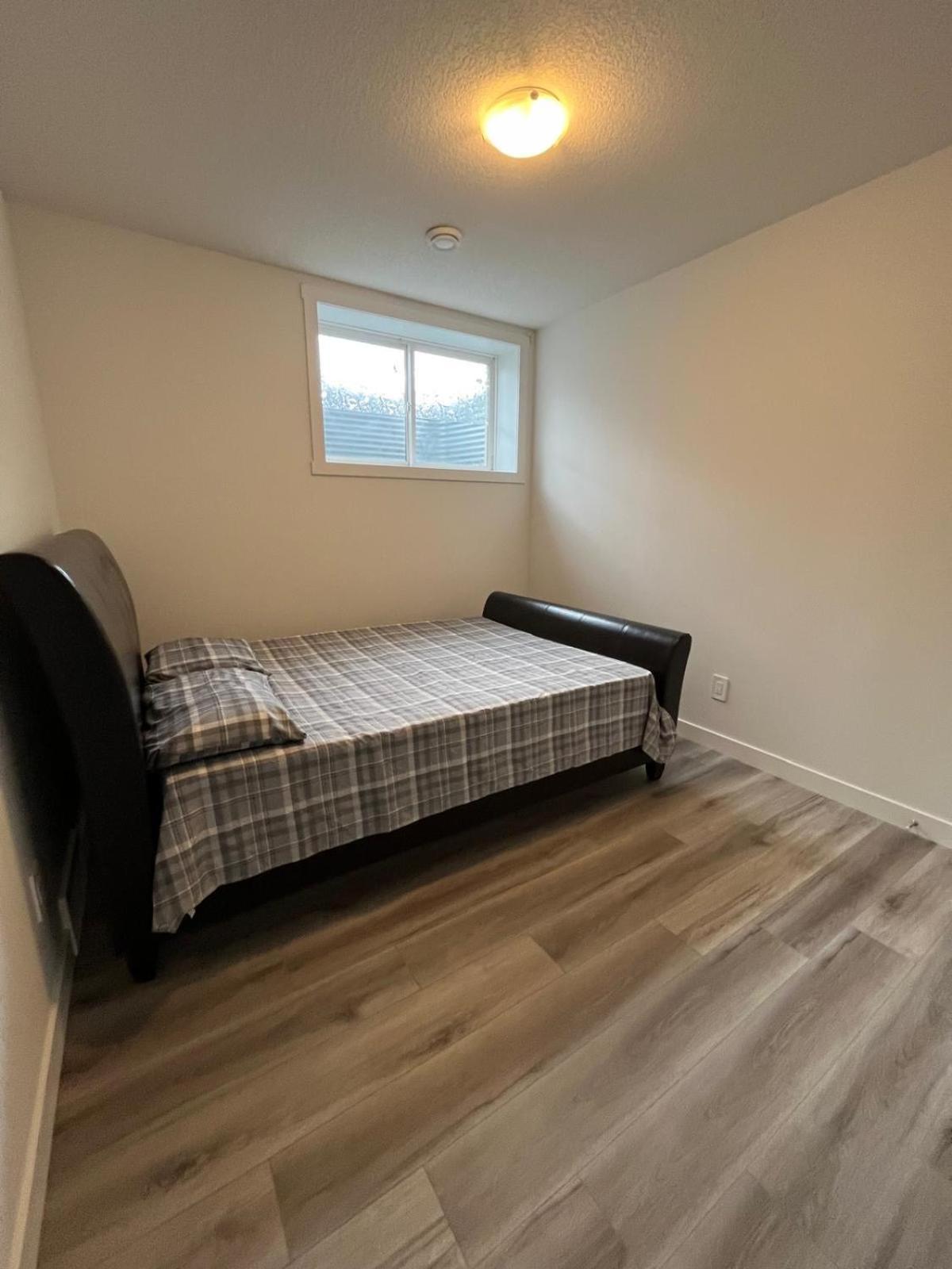 Apartment Cozy Two Bedroom Guest Basement In Nw Calgary