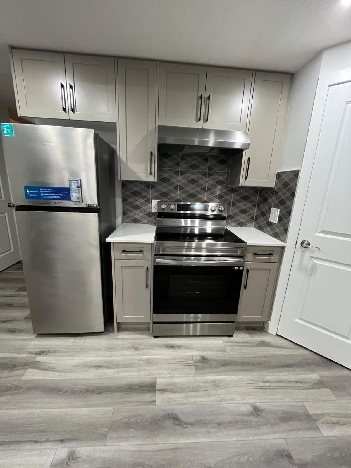 Cozy Two Bedroom Guest Basement In Nw Calgary