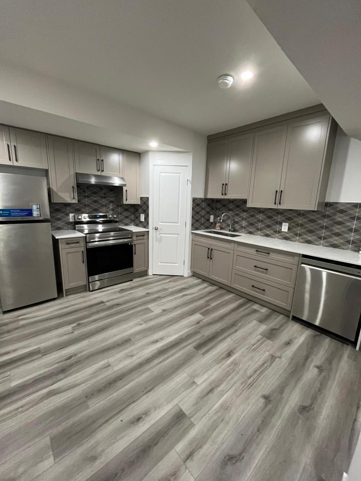 Cozy Two Bedroom Guest Basement In Nw * Calgary